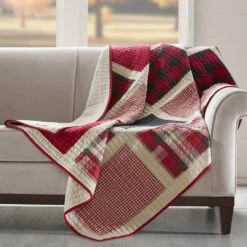 Hampton Park Huntington 50" X 70" Throw In Red