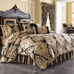 J. Queen New York Bradshaw 4-Piece King Comforter Set In Black