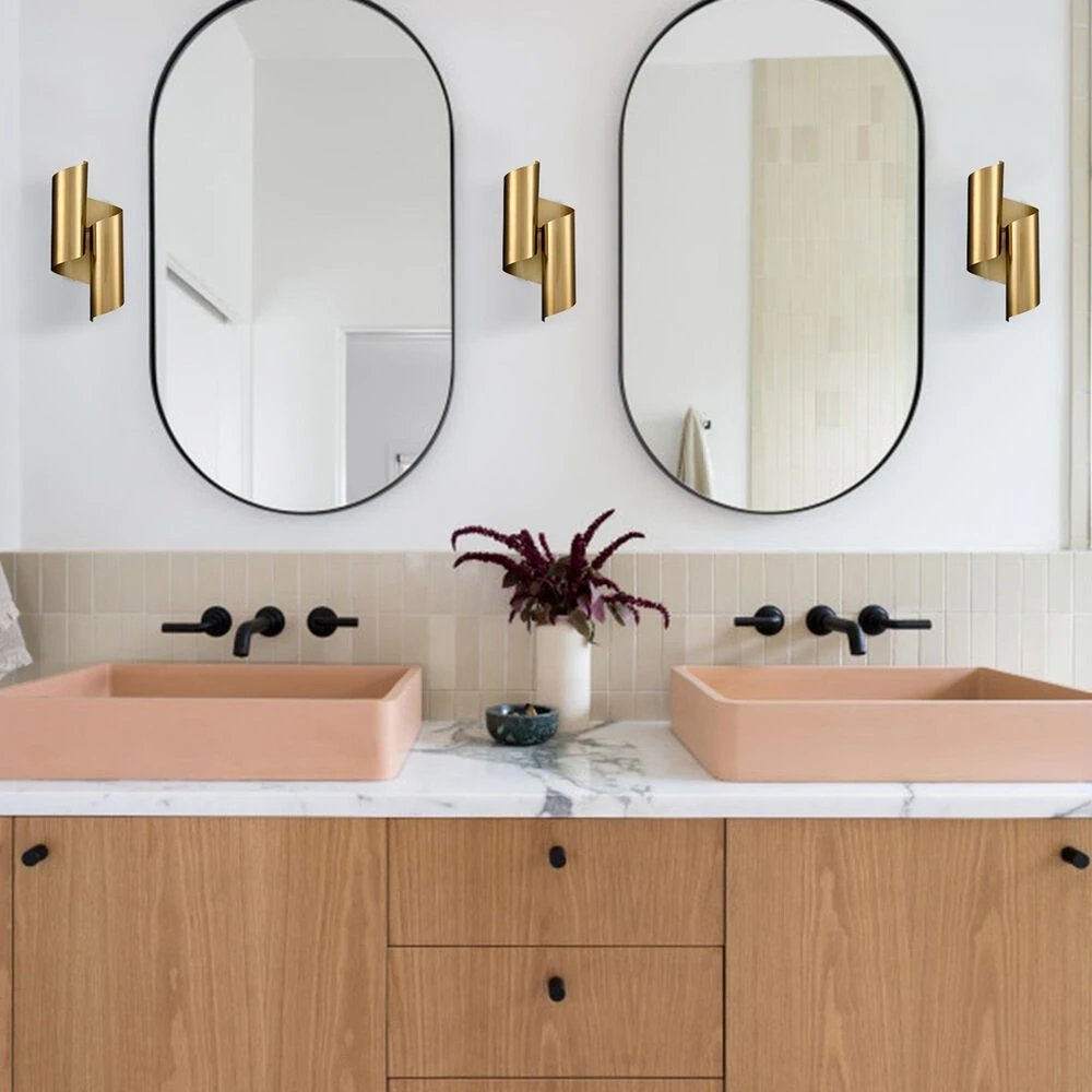 Claxy 1-Light Streamline Wall Sconce In Brass 6 Claxy 1-Light Streamline Wall Sconce In Brass - Image 4